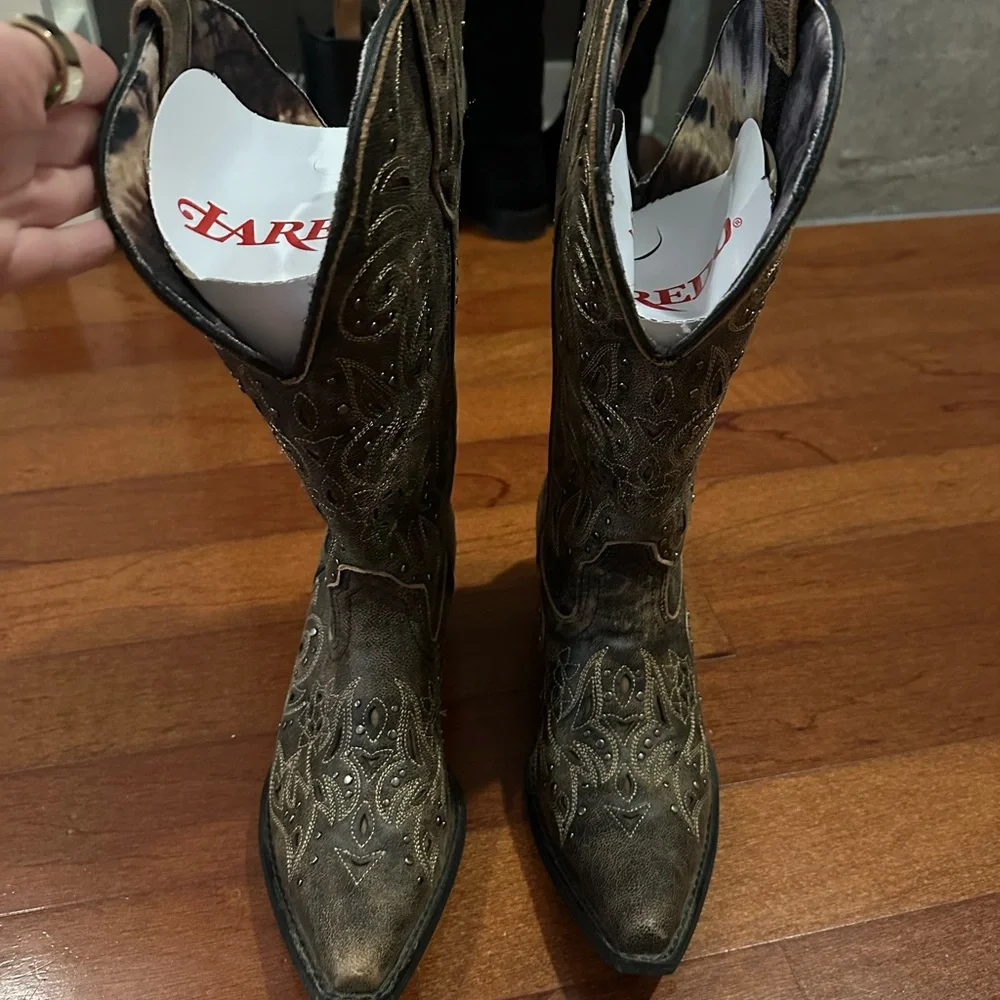 Laredo Brown Heeled Boots with Embroidered Design - Picture 6 of 7